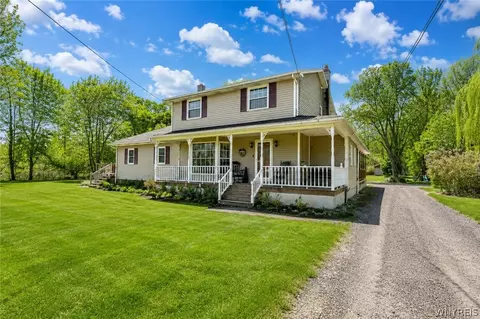 5458 Murphy Rd, Lockport, NY 14094