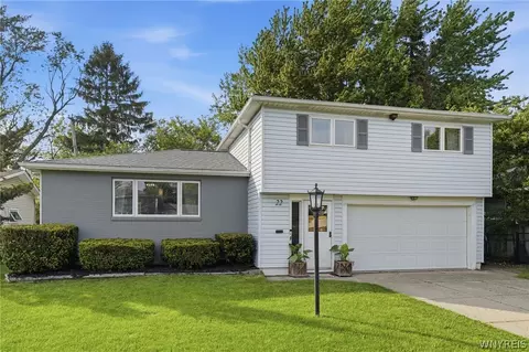 22 Newgate Rd, Amherst, NY 14226