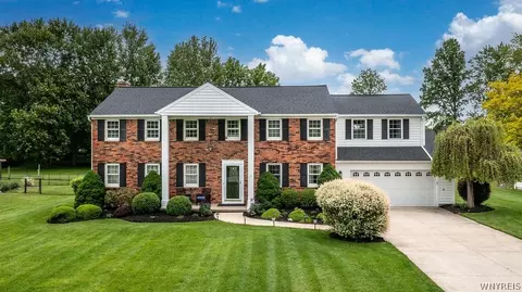 8085 Roseville Ln, East Amherst, NY 14051