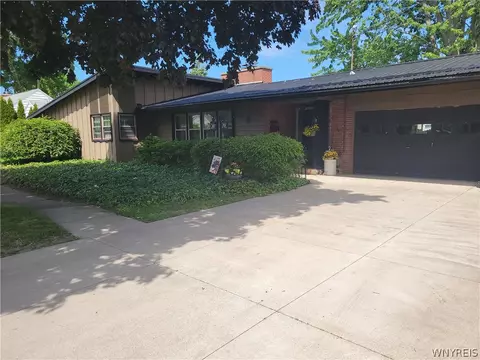 8 Butler Pkwy, Royalton, NY 14105