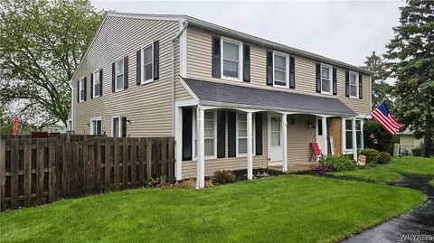 61 Springwood Dr, Webster, NY 14580