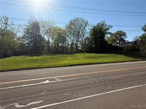 6316 Mckinley Pkwy, Hamburg, NY 14075