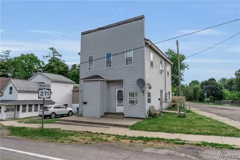 2 N Main St, Royalton, NY 14105