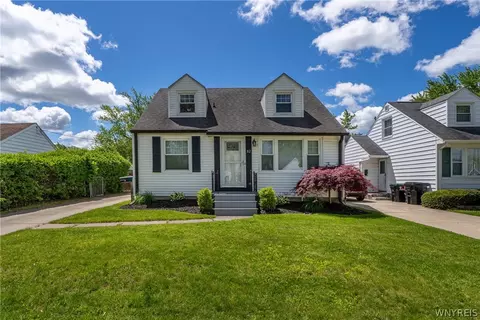 82 Treadwell Rd, Tonawanda, NY 14150