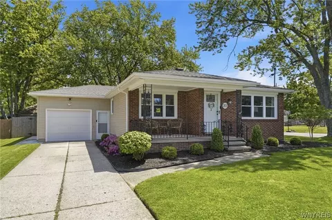 203 Broezel Ave, Lancaster, NY 14086