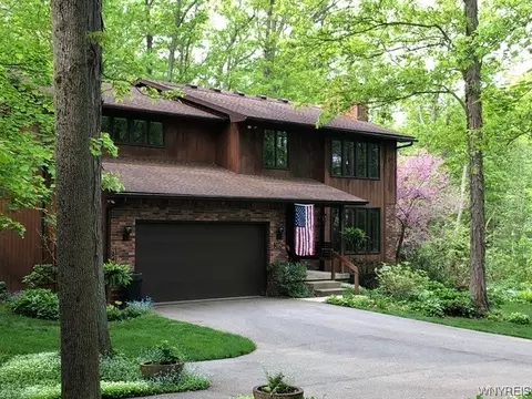 205 Blake Hill Rd, Aurora, NY 14052