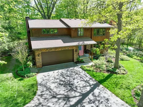 205 Blake Hill Rd, Aurora, NY 14052
