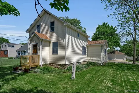 799 Beach Rd, Cheektowaga, NY 14225