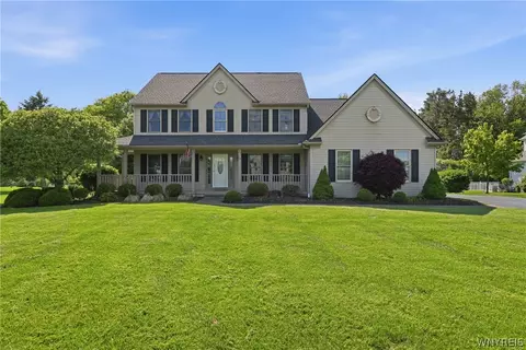 120 Norwood Ln, Orchard Park, NY 14127