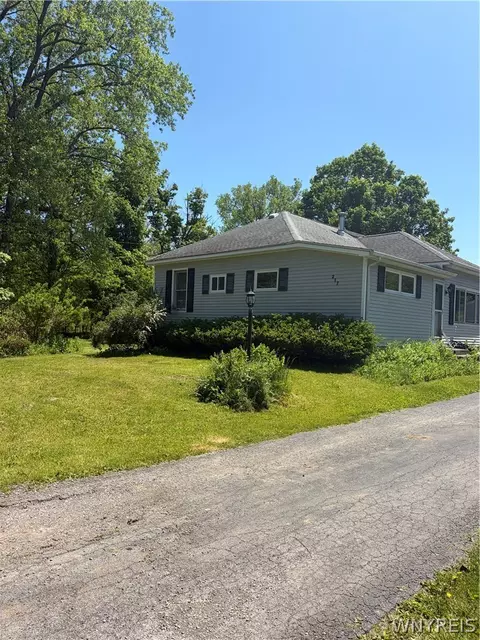 217 Three Rod Rd, Alden, NY 14004