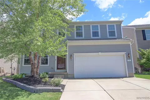 13 Scooter Ln, Hamburg, NY 14075