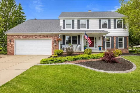 26 Hemlock Ln, Lancaster, NY 14086