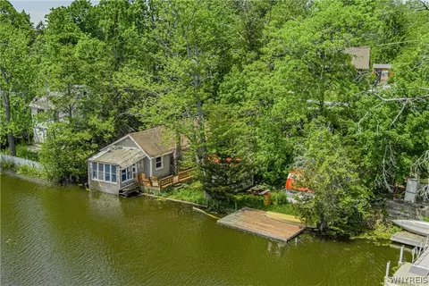 2341 Riverview Dr, Wilson, NY 14172