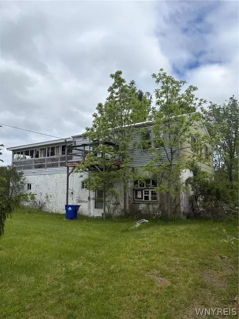 1245 Saunders Sett Rd, Lewiston, NY 14305