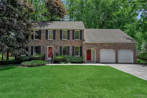 266 Wellingwood Dr, East Amherst, NY 14051