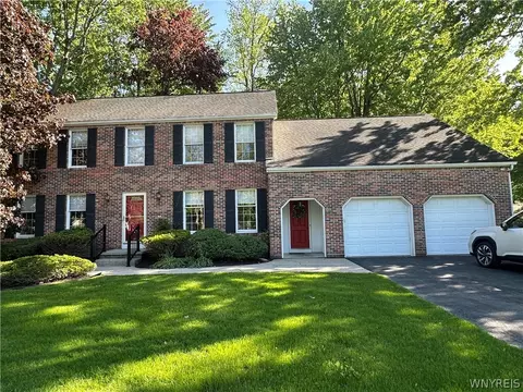266 Wellingwood Dr, East Amherst, NY 14051