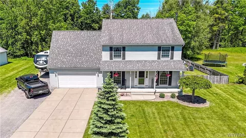 6138 Versailles Rd, Lake View, NY 14085