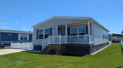 4216 Mohawk Pkwy, Niagara, NY 14304