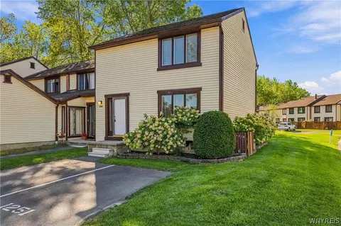 1251 Charlesgate Cir, East Amherst, NY 14051
