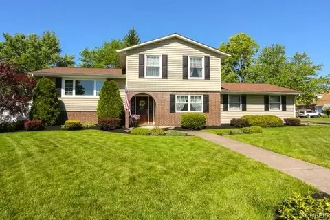 2 Alanview Dr, Lockport, NY 14094