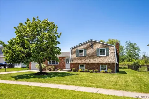228 Gregory Pl, Grand Island, NY 14072