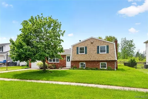 228 Gregory Pl, Grand Island, NY 14072