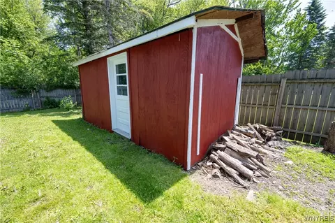 Exterior - 7125 Brandywine Dr, Evans, NY 14047 photo 9 of 10