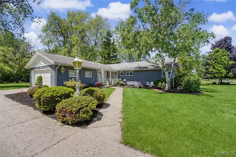 249 W Maplemere Rd, Amherst, NY 14221