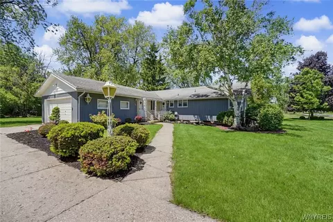 249 W Maplemere Rd, Amherst, NY 14221