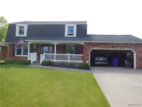 38 Old Farm Cir, West Seneca, NY 14218