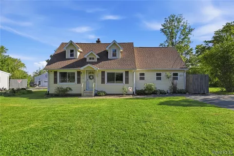 2940 Cloverbank Rd, Hamburg, NY 14075