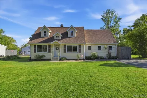 2940 Cloverbank Rd, Hamburg, NY 14075