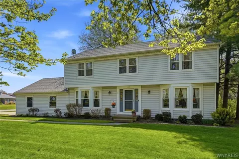 64 Bittersweet Ln, Orchard Park, NY 14127