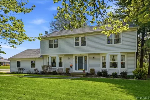 64 Bittersweet Ln, Orchard Park, NY 14127