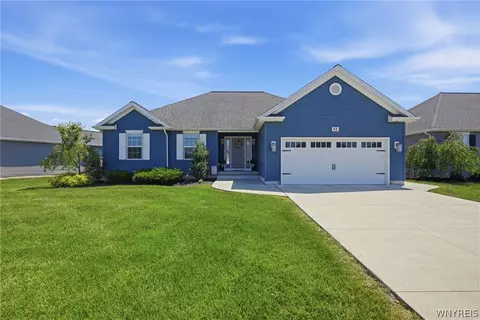 62 Country Club Ct, Grand Island, NY 14072