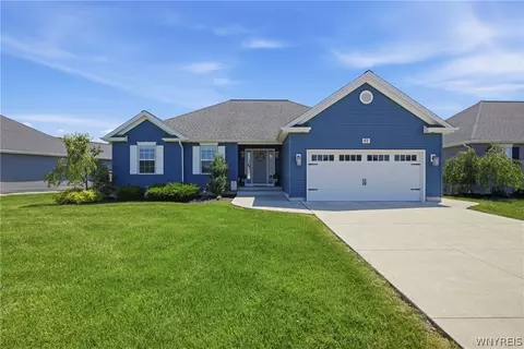 62 Country Club Ct, Grand Island, NY 14072