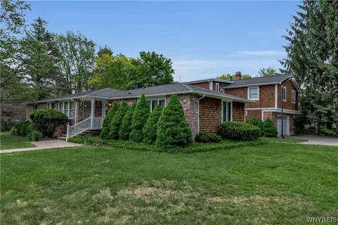 8165 Miles Rd, East Amherst, NY 14051