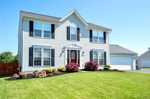 2235 Hunters Hollow Ln, Lake View, NY 14085