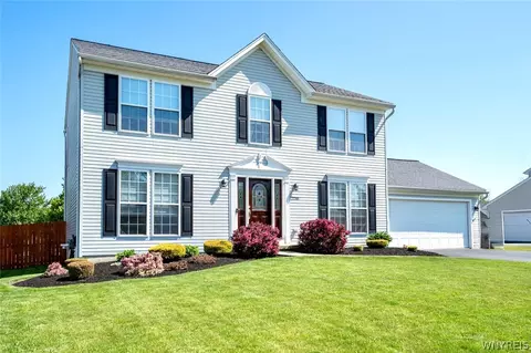 2235 Hunters Hollow Ln, Lake View, NY 14085
