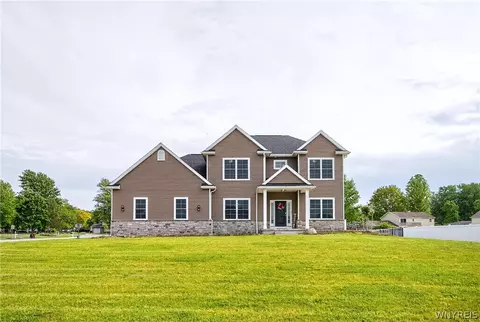 4 Wentworth Dr, Orchard Park, NY 14127