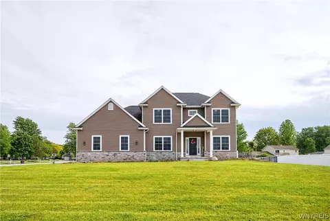 4 Wentworth Dr, Orchard Park, NY 14127