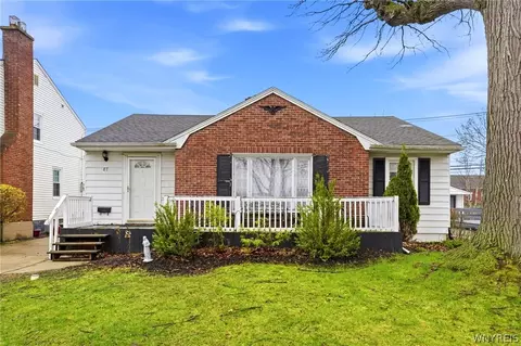 87 Gardenwood Ln, Buffalo, NY 14223