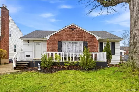 87 Gardenwood Ln, Buffalo, NY 14223