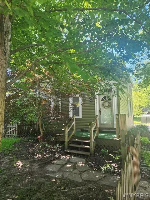 6857 Webster Rd, Orchard Park, NY 14127