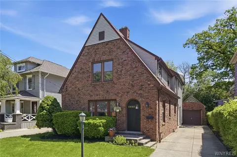 3925 Washington St, Niagara Falls, NY 14305