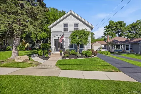 250 S 4th St, Lewiston, NY 14092
