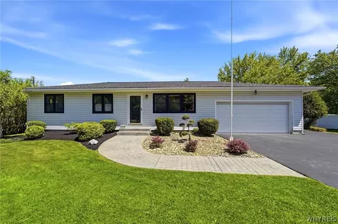 5495 Irish Rd, Pendleton, NY 14120
