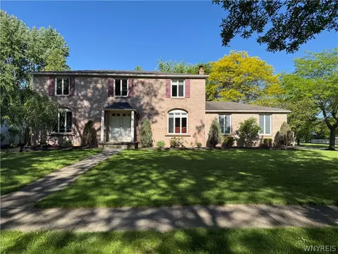 93 Telfair Dr, Amherst, NY 14221