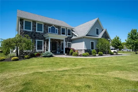 5670 Meadowglen Dr, Clarence Center, NY 14032