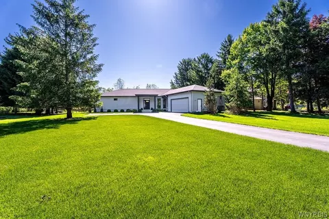 Exterior - 5085 Willowbrook W Dr, Clarence, NY 14031 photo 2 of 11